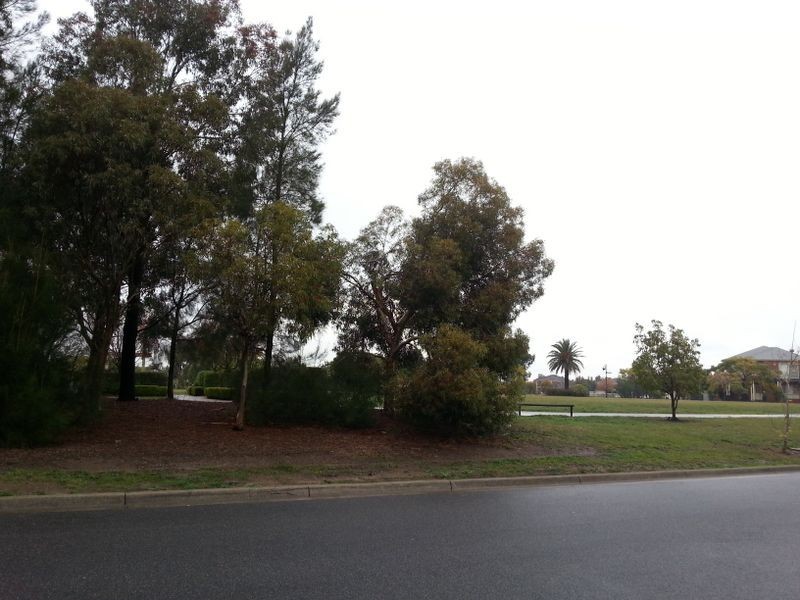 9 Eldergreen Cct, Craigieburn VIC 3064