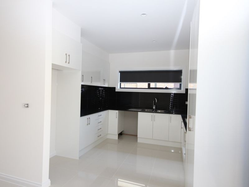 2/95 Power St, St Albans VIC 3021