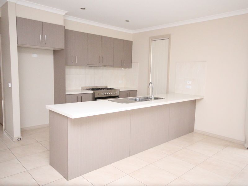 10 Parkhaven Street, Craigieburn VIC 3064