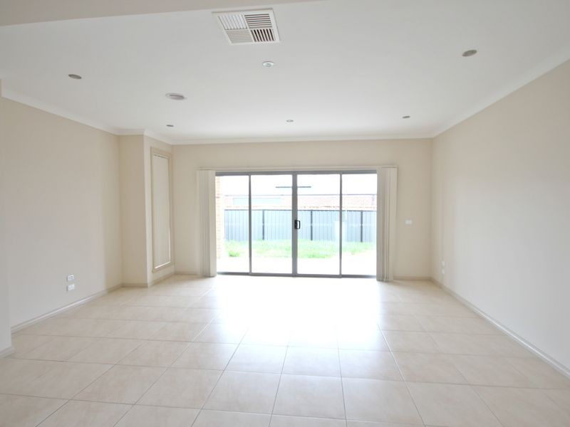 10 Parkhaven Street, Craigieburn VIC 3064