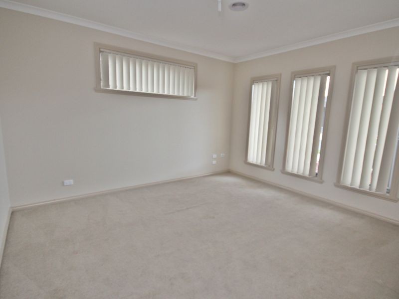 10 Parkhaven Street, Craigieburn VIC 3064