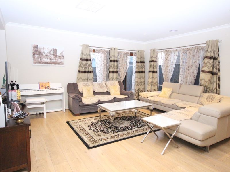 15 Tamarin St, Craigieburn VIC 3064