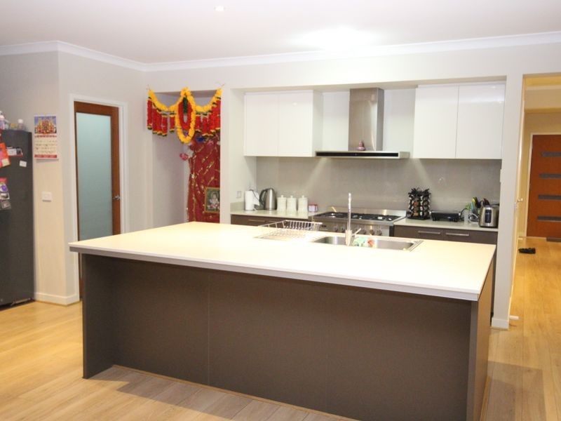 15 Tamarin St, Craigieburn VIC 3064
