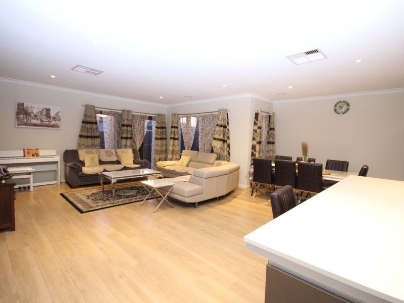 15 Tamarin St, Craigieburn VIC 3064
