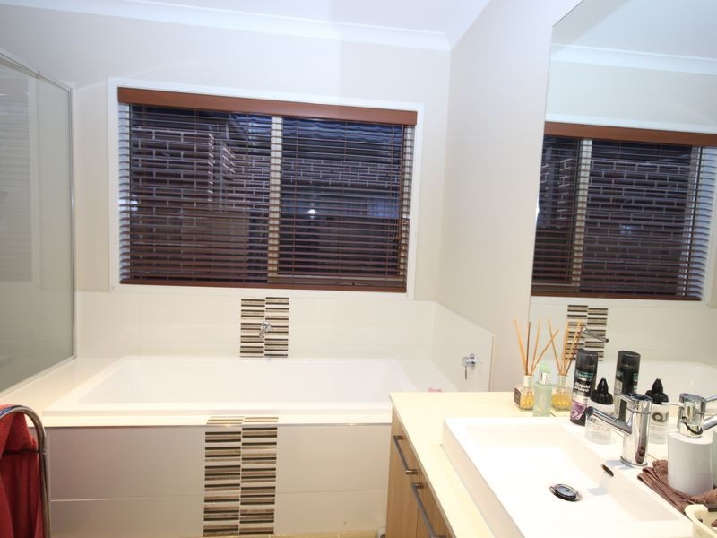 15 Tamarin St, Craigieburn VIC 3064