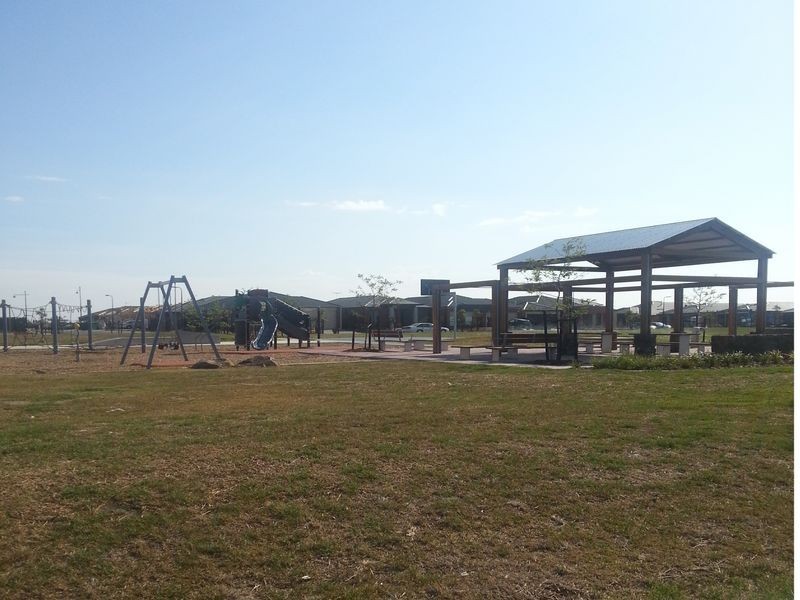 23 Bradshaw Ave, Craigieburn VIC 3064