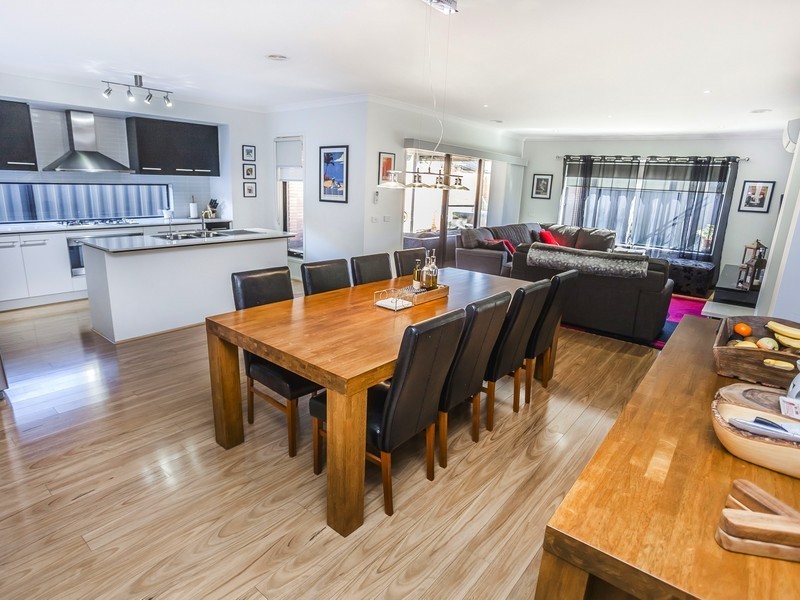 3 Allerton Way, Roxburgh Park VIC 3064