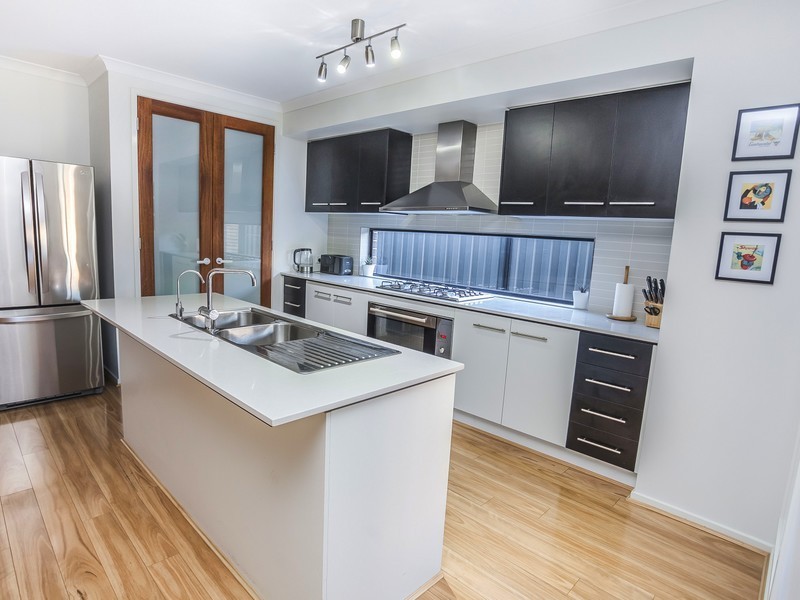 3 Allerton Way, Roxburgh Park VIC 3064