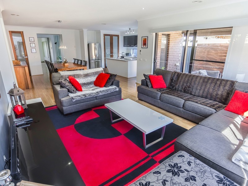 3 Allerton Way, Roxburgh Park VIC 3064