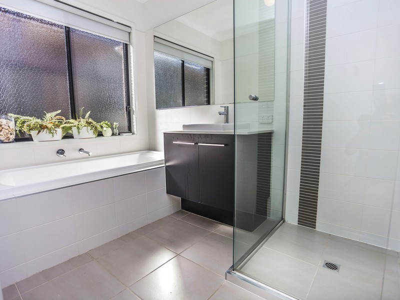 3 Allerton Way, Roxburgh Park VIC 3064