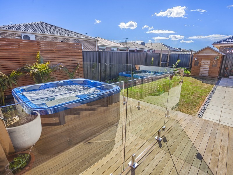 3 Allerton Way, Roxburgh Park VIC 3064