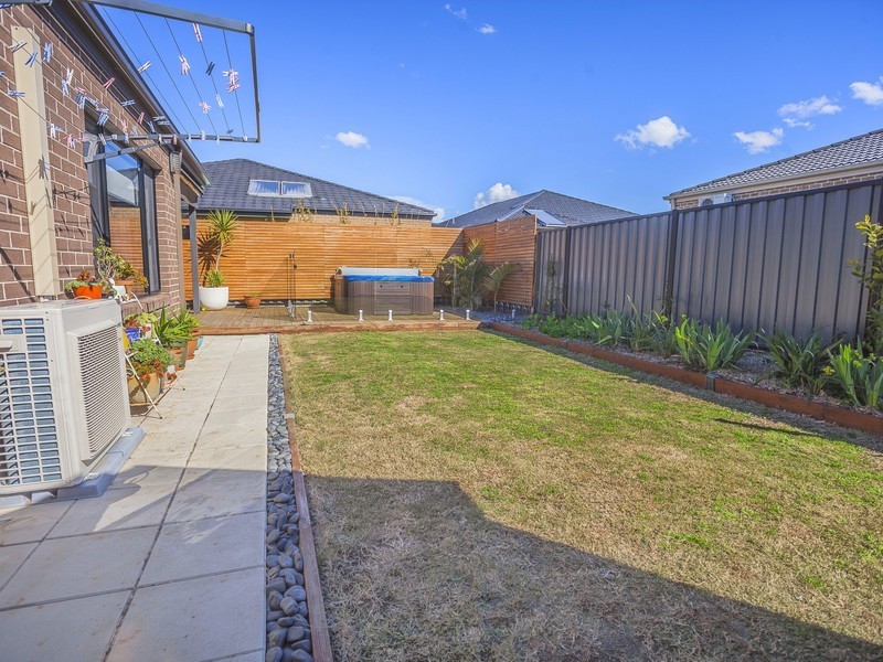 3 Allerton Way, Roxburgh Park VIC 3064