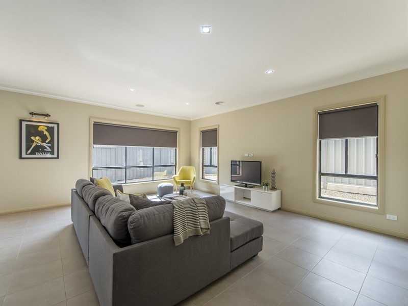 34 Wyperfeld Avenue, Craigieburn VIC 3064