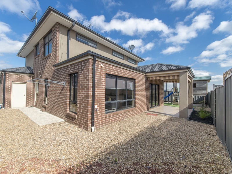 34 Wyperfeld Avenue, Craigieburn VIC 3064
