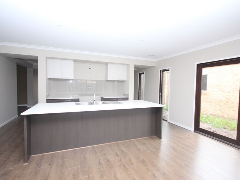 30 Baronial Way, Craigieburn VIC 3064