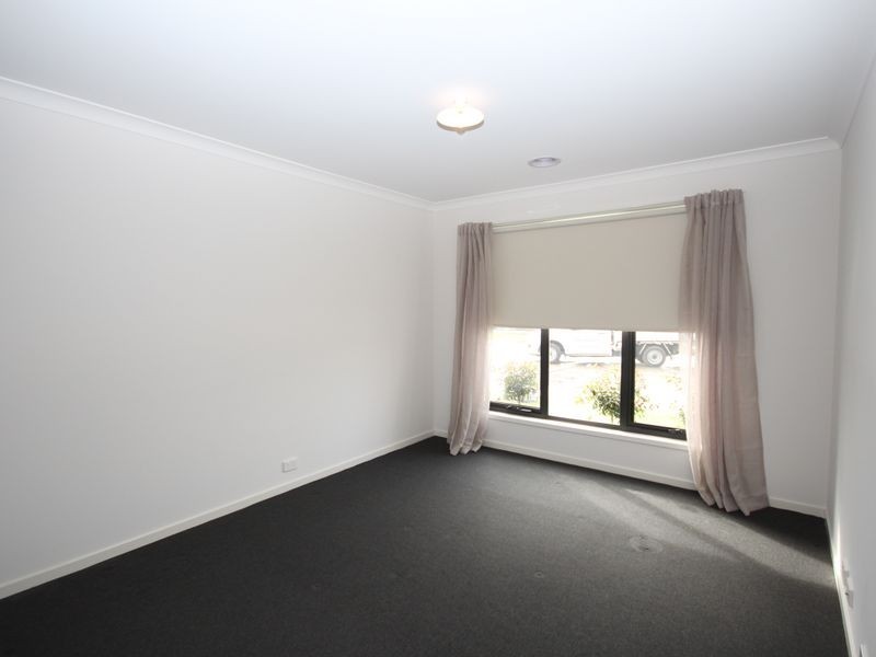 8 Silverwood Drive, Greenvale VIC 3059