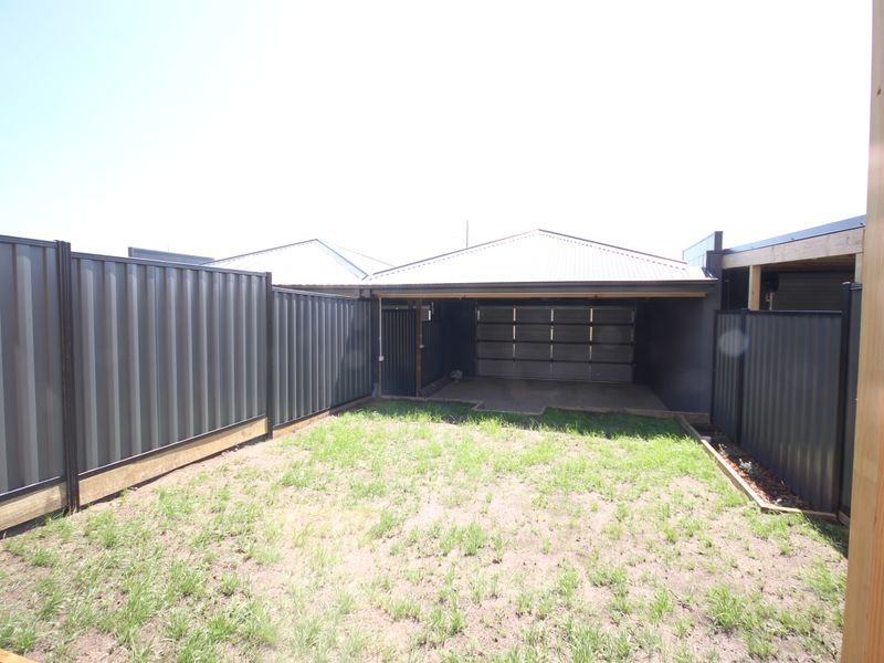 64 Baronial Way, Craigieburn VIC 3064