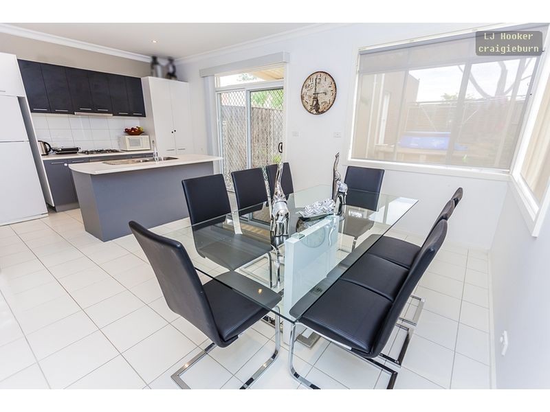 99 Ravenhill Blvd, Roxburgh Park VIC 3064