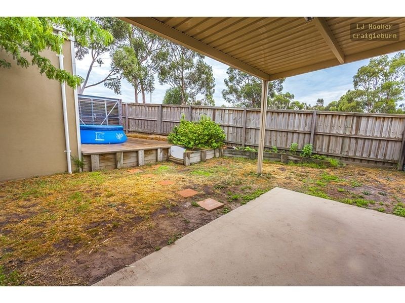 99 Ravenhill Blvd, Roxburgh Park VIC 3064