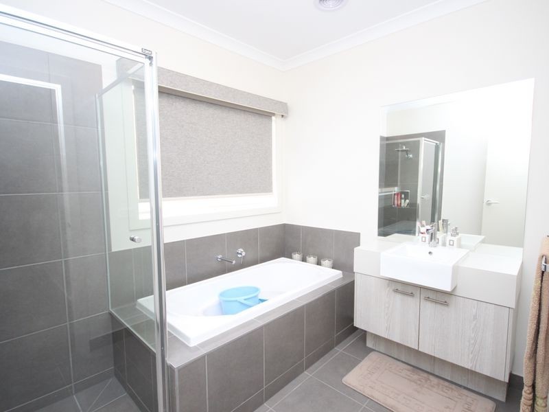 6 Gardner Terrace, Craigieburn VIC 3064