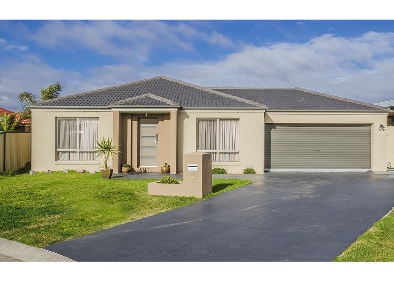 13 Darlington Ct, Roxburgh Park VIC 3064
