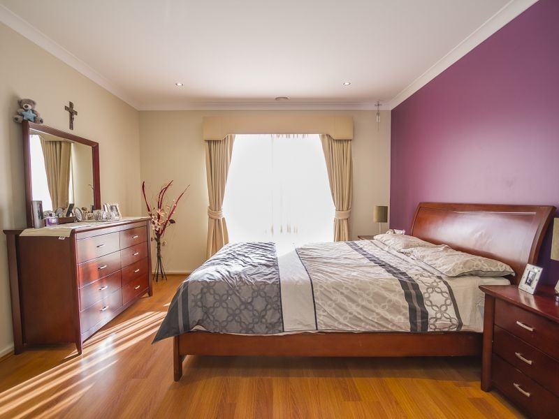 13 Darlington Ct, Roxburgh Park VIC 3064