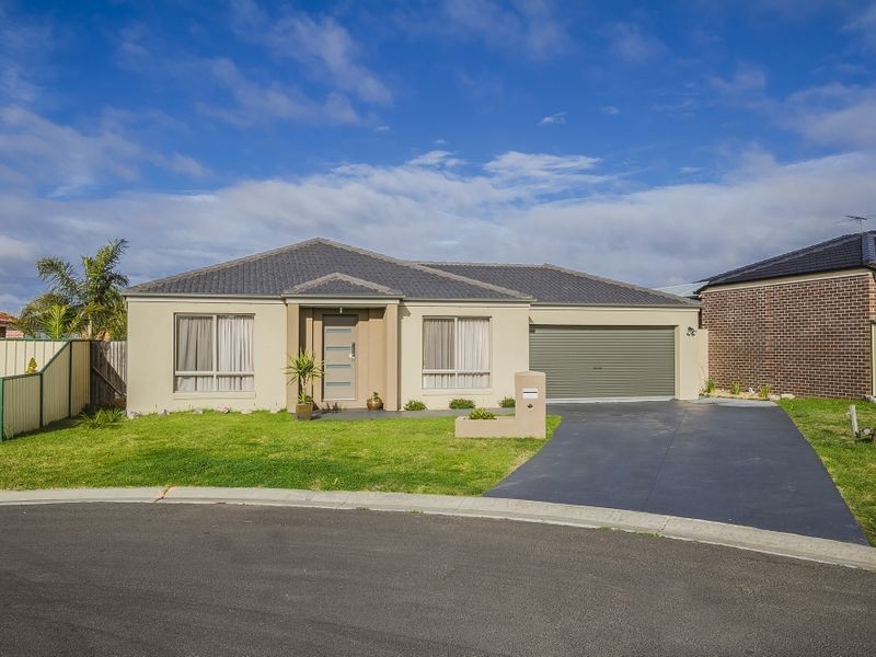 13 Darlington Ct, Roxburgh Park VIC 3064