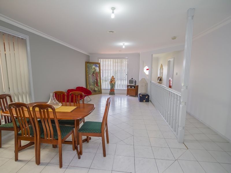 3 Wintle Close, Roxburgh Park VIC 3064