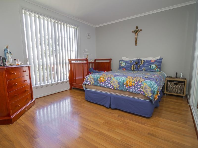 3 Wintle Close, Roxburgh Park VIC 3064