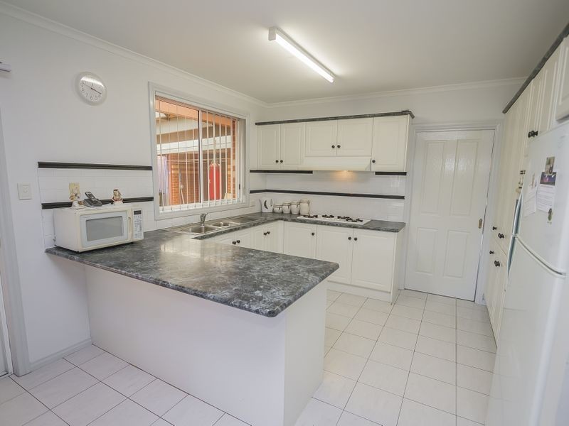 3 Wintle Close, Roxburgh Park VIC 3064