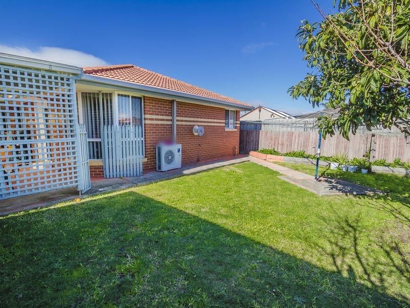 3 Wintle Close, Roxburgh Park VIC 3064