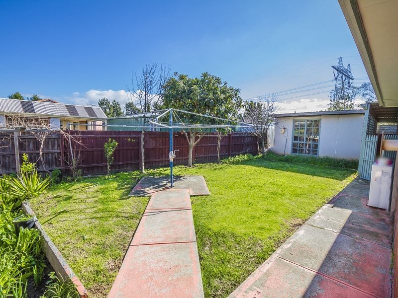 3 Wintle Close, Roxburgh Park VIC 3064