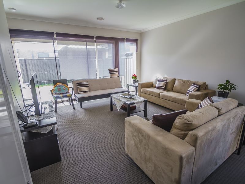 25 Viewside Crescent, Craigieburn VIC 3064