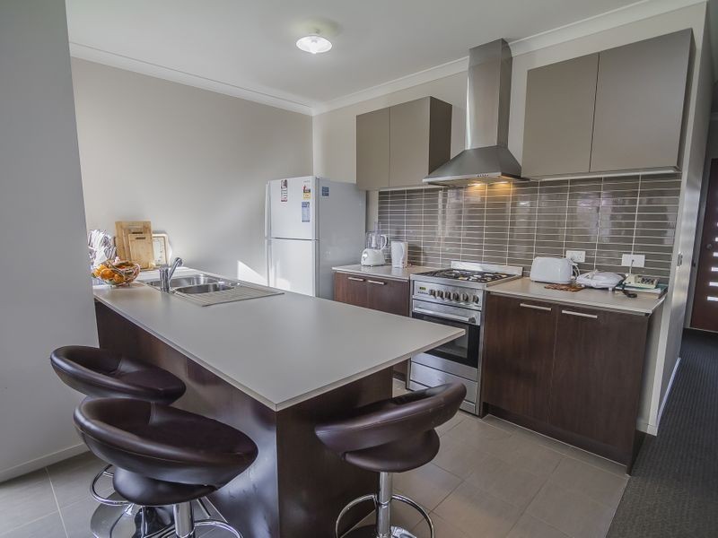 25 Viewside Crescent, Craigieburn VIC 3064