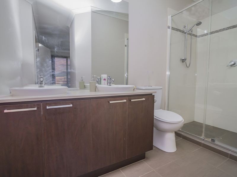 25 Viewside Crescent, Craigieburn VIC 3064