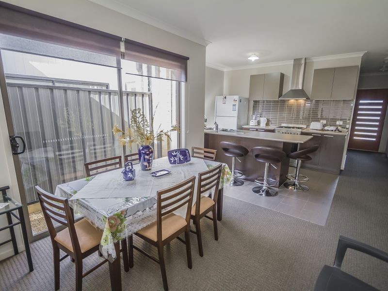 25 Viewside Crescent, Craigieburn VIC 3064