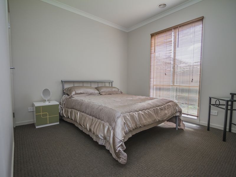 25 Viewside Crescent, Craigieburn VIC 3064
