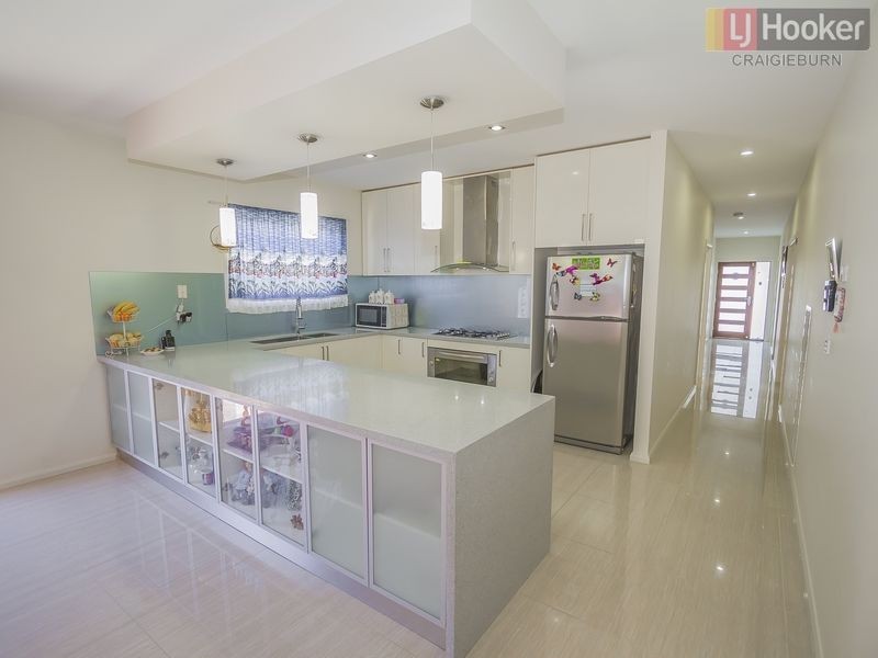 28 Biltmore Crescent, Roxburgh Park VIC 3064