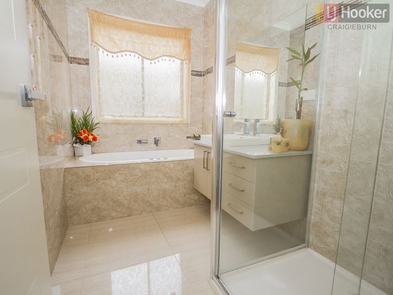 28 Biltmore Crescent, Roxburgh Park VIC 3064