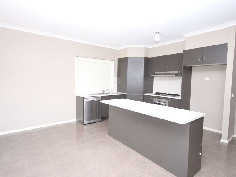 14 Black Range Avenue, Craigieburn VIC 3064