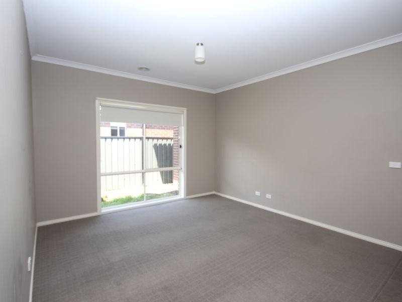 14 Black Range Avenue, Craigieburn VIC 3064