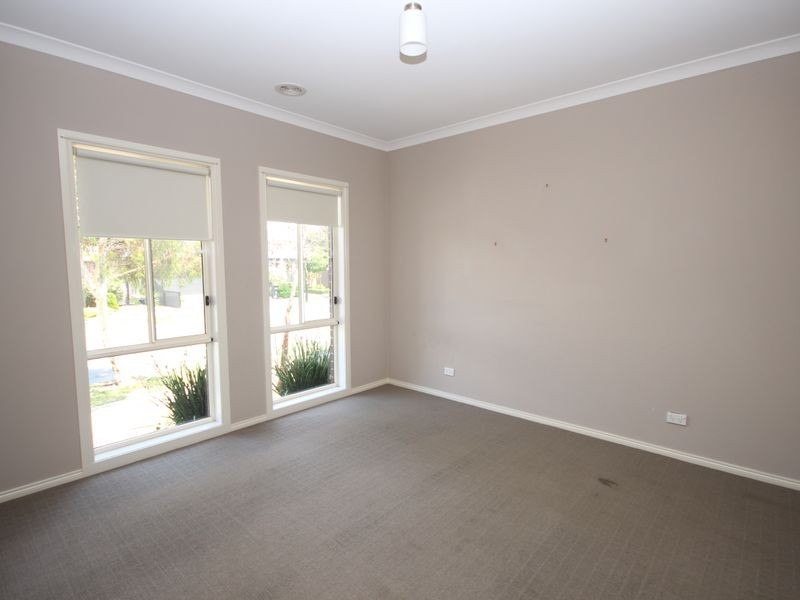 14 Black Range Avenue, Craigieburn VIC 3064