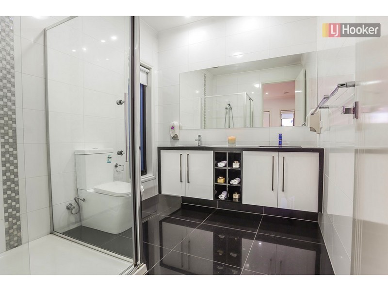 20 Westbury Parkway, Roxburgh Park VIC 3064