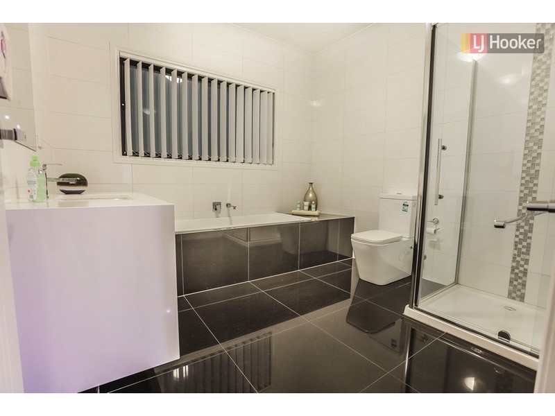 20 Westbury Parkway, Roxburgh Park VIC 3064