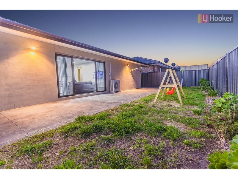 20 Westbury Parkway, Roxburgh Park VIC 3064