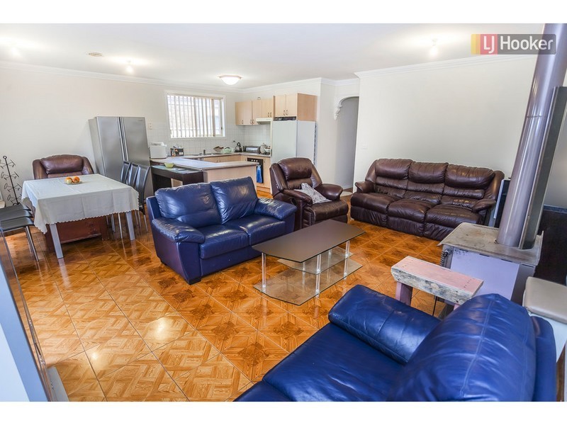 28 Waterford Avenue, Craigieburn VIC 3064