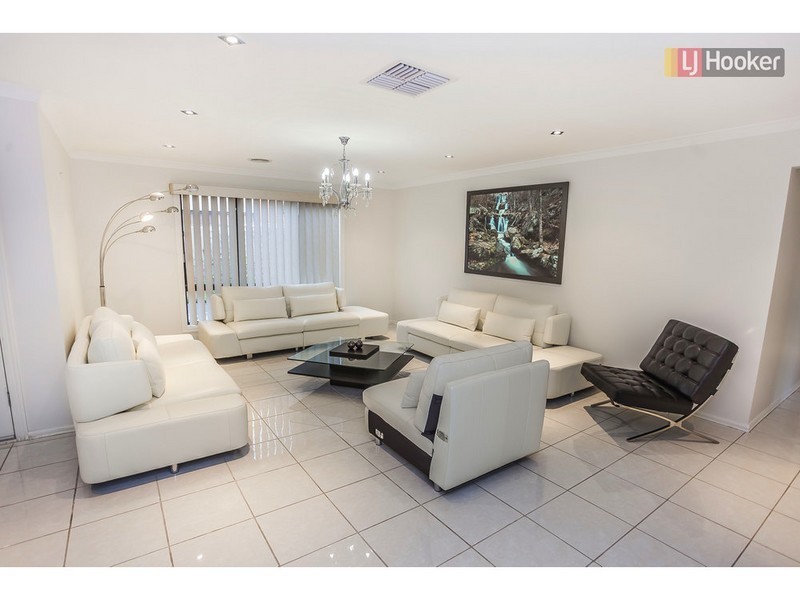 2 Kingdom Crt, Roxburgh Park VIC 3064