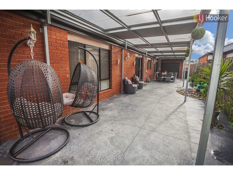 2 Kingdom Crt, Roxburgh Park VIC 3064