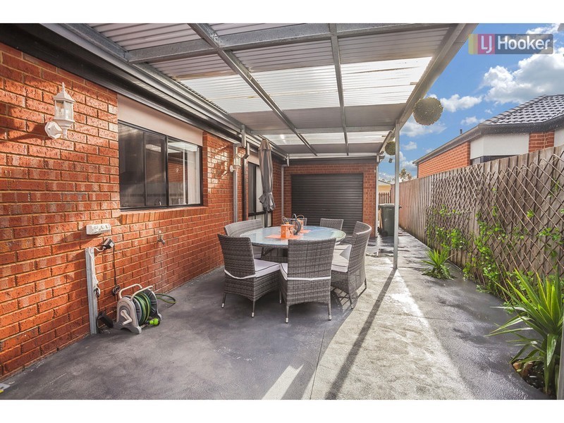 2 Kingdom Crt, Roxburgh Park VIC 3064
