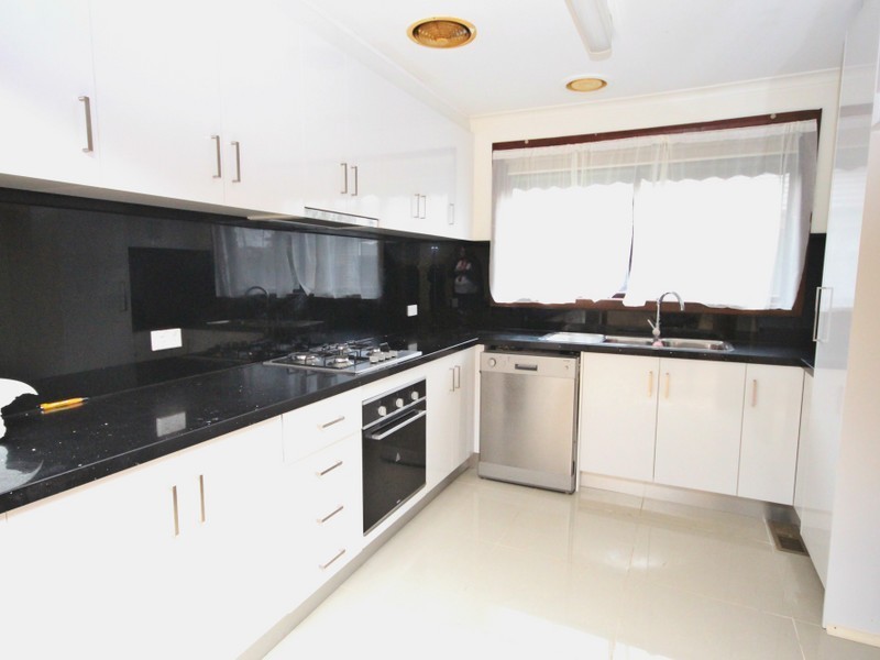 39 Wattleglen St, Craigieburn VIC 3064